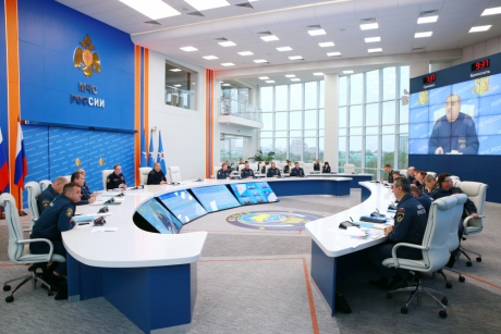 Глава МЧС России поручил оказать помощь пассажирам автобуса, столкнувшегося с поездом под Владимиром