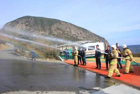 Крымские спасатели представили в «Артеке» новую программу  «Звезда надежды»