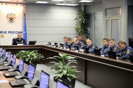 Министр отметил своевременность действий реагирующих подразделений при пожаре в ТЦ «Синдика» (видео)