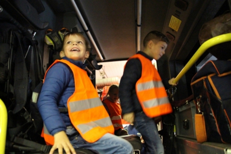 Дошкольники Московского района Санкт-Петербурга побывали в гостях у пожарных Дошкольники Московского района Санкт-Петербурга побывали в гостях у пожарных