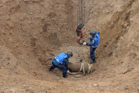 Специалисты Центра «Лидер» в Смоленске обезвредили 250-килограммовую авиабомбу времен Великой Отечественной войны (видео) Специалисты Центра «Лидер» в Смоленске обезвредили 250-килограммовую авиабомбу времен Великой Отечественной войны (видео)