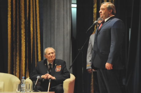 Владимир Пучков поздравил старейшего сотрудника МЧС России профессора Михаила Дмитриевича Безбородько со 100-летним юбилеем