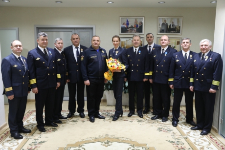 Владимир Пучков наградил 10 лучших сотрудников Авиационно-спасательной компании МЧС России