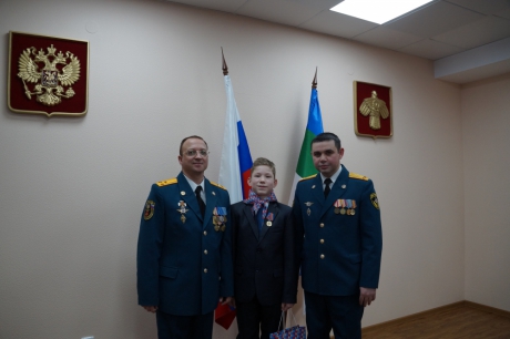 Юный герой Роман Шевчук из Сыктывкара награжден медалью Российского Союза спасателей «За отличие в ликвидации ЧС»