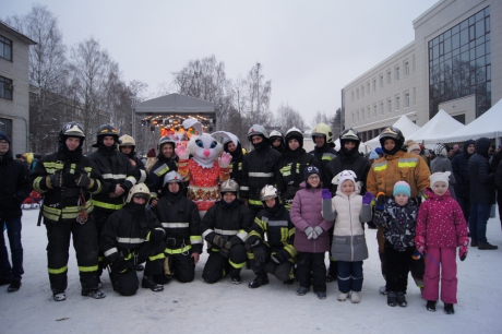 Спасатели обеспечивали безопасность во время масленичных гуляний