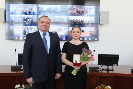 Министр Владимир Пучков поздравил женский коллектив Центра экстренной психологической помощи МЧС России с 8 марта Министр Владимир Пучков поздравил женский коллектив Центра экстренной психологической помощи МЧС России с 8 марта