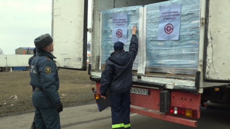 МЧС России завершило формирование 75-й автомобильной колонны с гуманитарной помощью для Донбасса (видео)