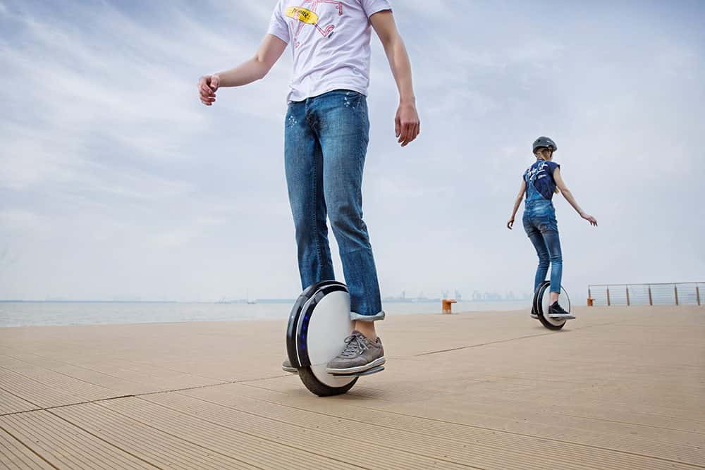 Загадочный способ передвижения на моноколесе