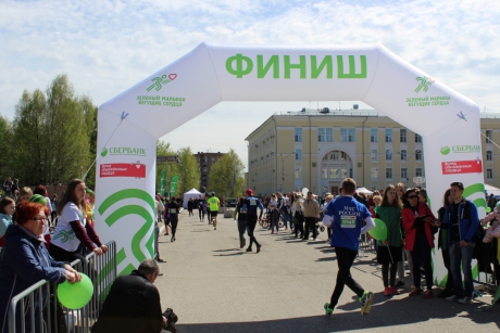 Сотрудники МЧС России пробежали благотворительный Зеленый марафон