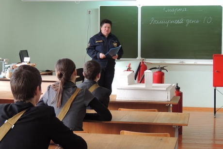 Женщинам, выбравшим профессии пожарного и спасателя, посвятили энциклопедию