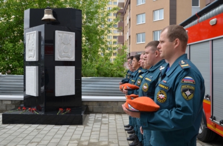 Сотрудники МЧС России провели мемориальные акции по всей стране
