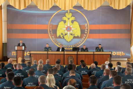 Первый замминистра Александр Чуприян представил нового руководителя Главного управления МЧС России по Республике Крым Первый замминистра Александр Чуприян представил нового руководителя Главного управления МЧС России по Республике Крым
