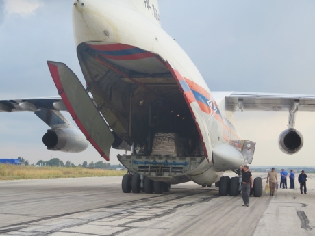 Более 100 тонн гуманитарной помощи доставила авиация МЧС России в Сирию Более 100 тонн гуманитарной помощи доставила авиация МЧС России в Сирию
