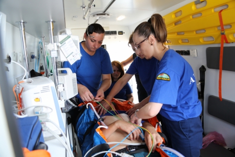 МЧС России передало чрезвычайной службе Республики Абхазия реанимобиль и провело подготовку специалистов по работе с его  медицинским оборудованием