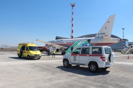 Спецборт МЧС России успешно осуществил санитарно-авиационную эвакуацию тяжелобольных детей из Симферополя и Ростова-на-Дону в Санкт-Петербург