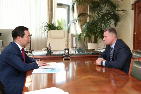 Евгений Зиничев и  Айсен Николаев обсудили обстановку с  лесными пожарами и меры по ликвидации последствий паводка в Республике Саха (Якутия)