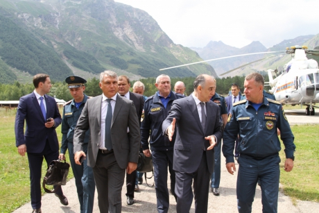 Глава МЧС России Евгений Зиничев проверил боеготовность спасателей Кабардино-Балкарии Глава МЧС России Евгений Зиничев проверил боеготовность спасателей Кабардино-Балкарии