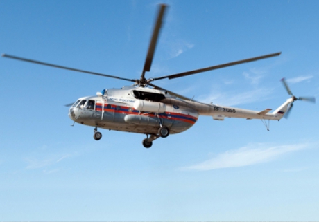 Вертолёт МЧС России готов к вылету в горы Алтая, где ждёт помощи группа туристов