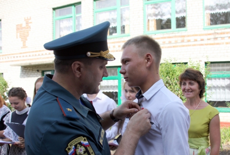 Юные герои из Курской области награждены медалями МЧС России «За отвагу на пожаре»