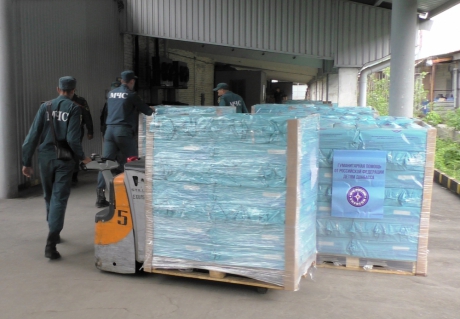 Гуманитарная колонна МЧС России прибыла в пункты разгрузки