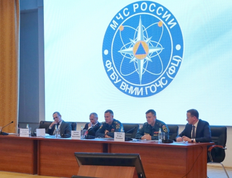Евгений Зиничев встретился с руководителями кадровых подразделений МЧС России