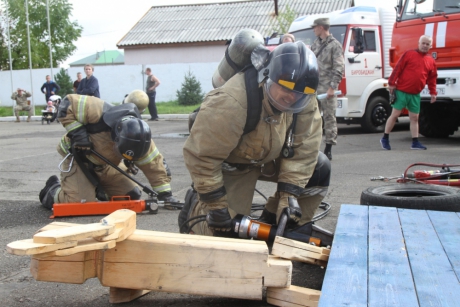 Силовые ведомства Еврейской автономии соревновались в пожарно-спасательном кроссфите