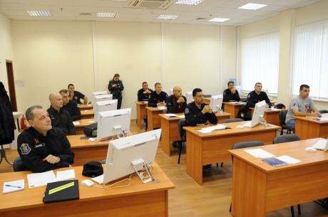 Специалисты пожарно-спасательных служб Сербии и Македонии проходят курсы повышения квалификации в Академии ГПС МЧС России