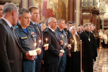 Пожарные и спасатели приняли участие в благодарственном молебне в честь образа Божьей Матери «Неопалимая Купина»