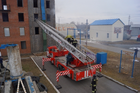 В Хабаровске прошли межведомственные учения спасателей и военных