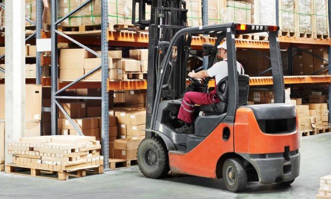 Электрический погрузчик для складских помещений