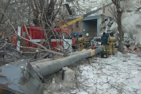 Министр МЧС Евгений Зиничев провел селекторное совещание по ситуации, сложившейся в результате обрушения подъезда в жилом доме г. Магнитогорска