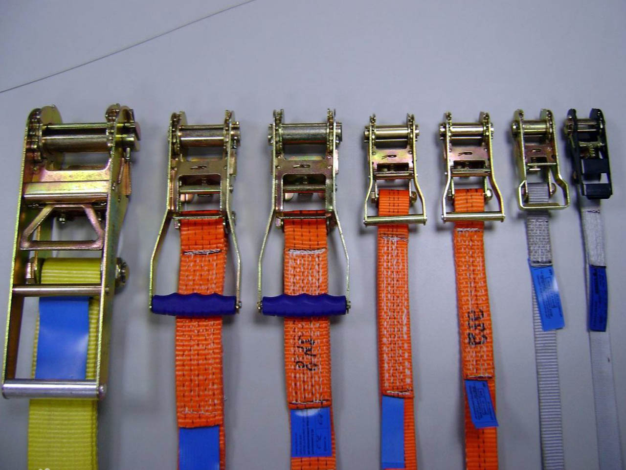 Стяжные ремни и их роль в фиксации грузов