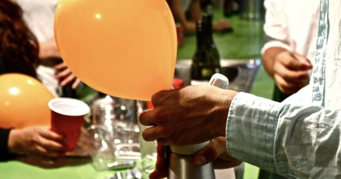 Смех как лучшее лекарство: Как веселящий газ спасает наше здоровье