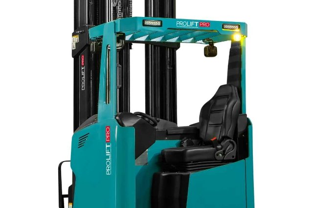 Электрический ричтрак: мощь и мобильность в работе